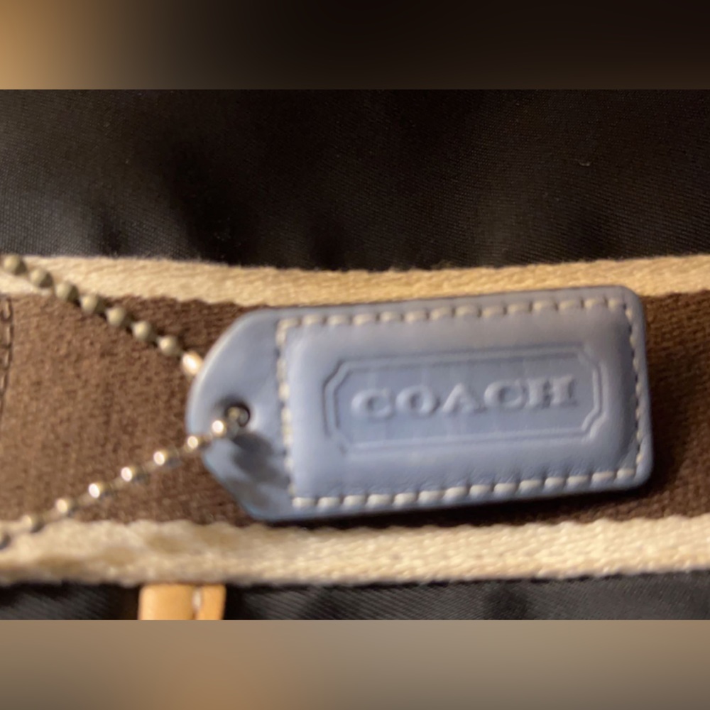 Authentic Coach Hampton Handbag - Picture 4 of 10